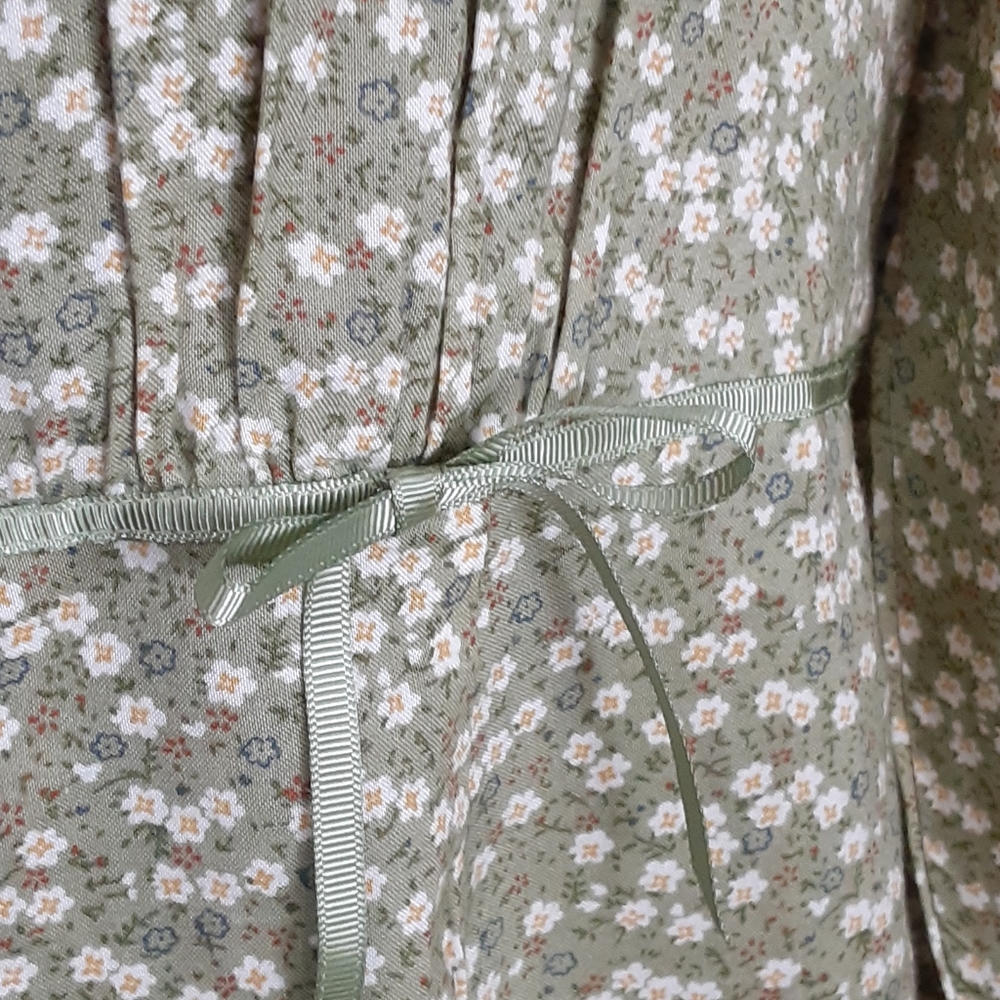 Motherhood Maternity sage green yellow white floral top NEW with tags S… - Picture 3 of 9